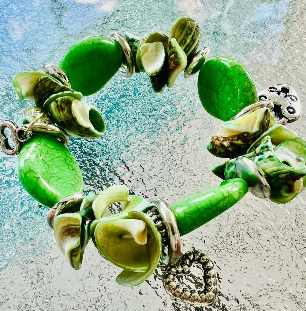 Set of Four Pristine Vintage 7" Coastal Bohemian Beach Style Stretchy Bracelets - Picture 3 of 6